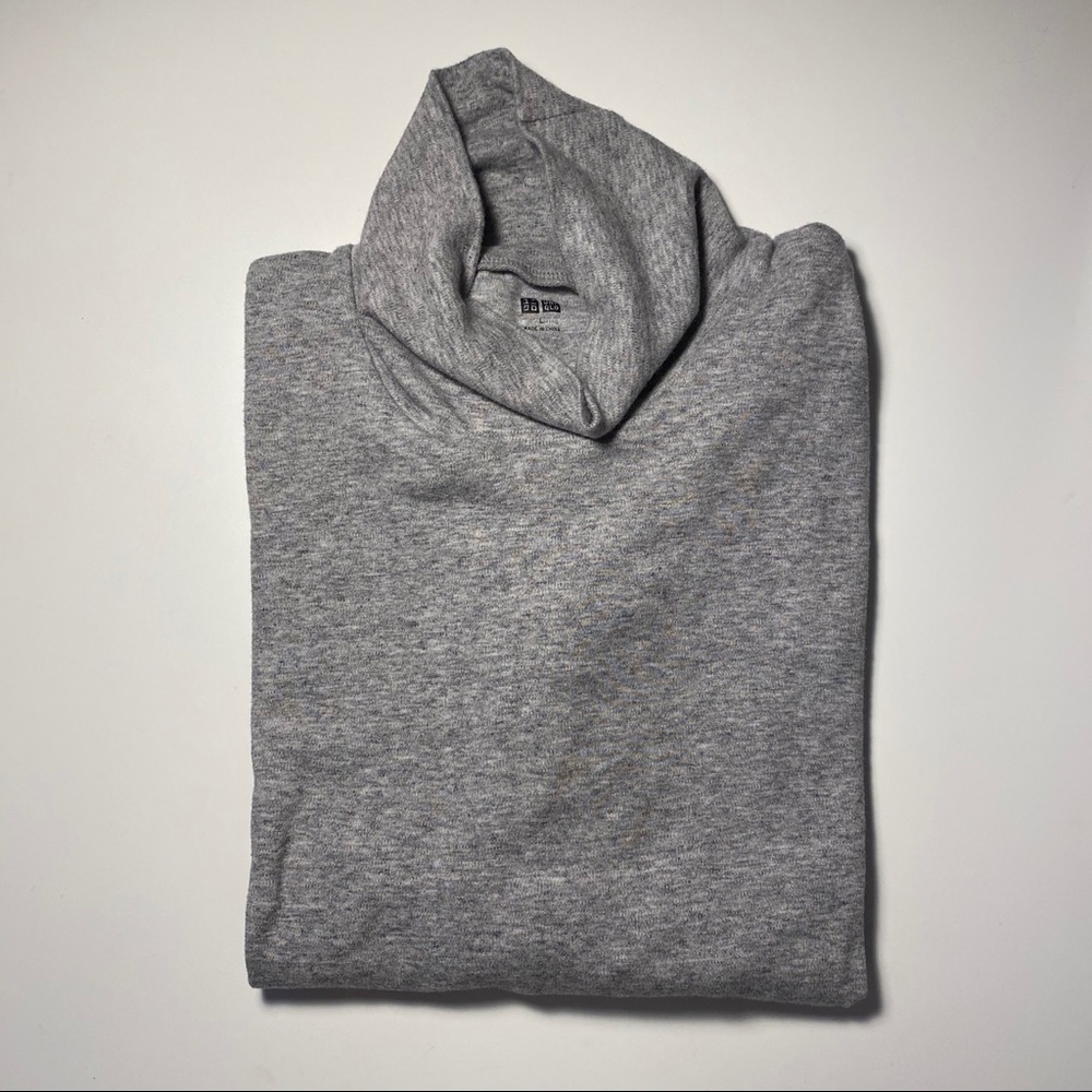 Mens UNIQLO grey turtleneck